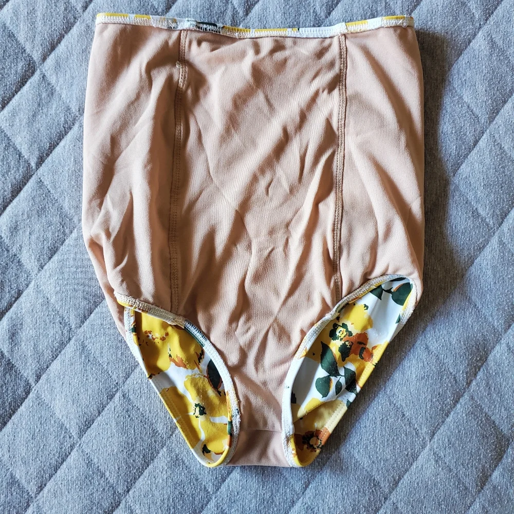 Kortni‎ Jeane girls swim bottoms 8/9